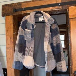Guc Sherpa plaid jacketed snap button closure